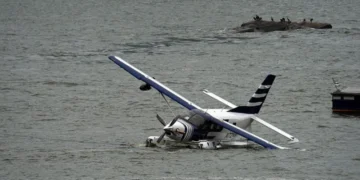 Manhattan seaplane river landing