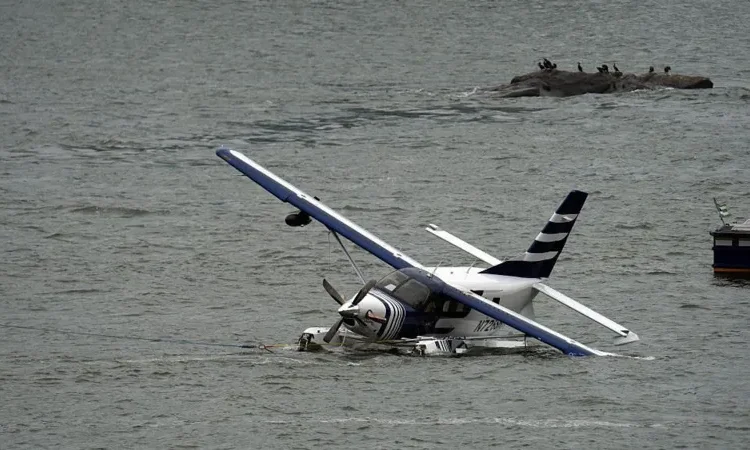 Manhattan seaplane river landing