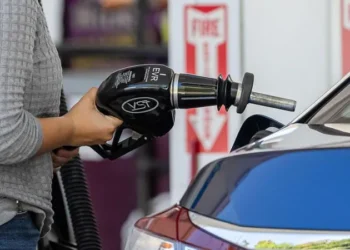 oil prices hit $100 per barrel