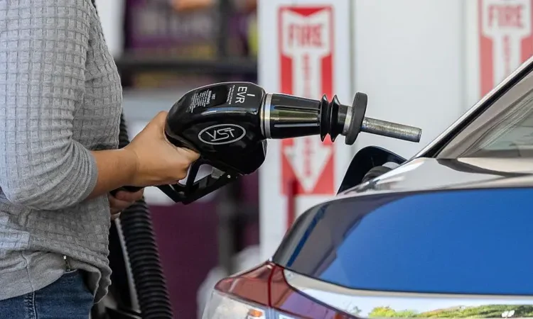 oil prices hit $100 per barrel