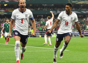 England’s 10 Men Hold Firm in World Cup Thriller