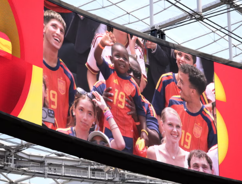 Spain’s Superstar Fan: Keyne Yamal Steals the Spotlight