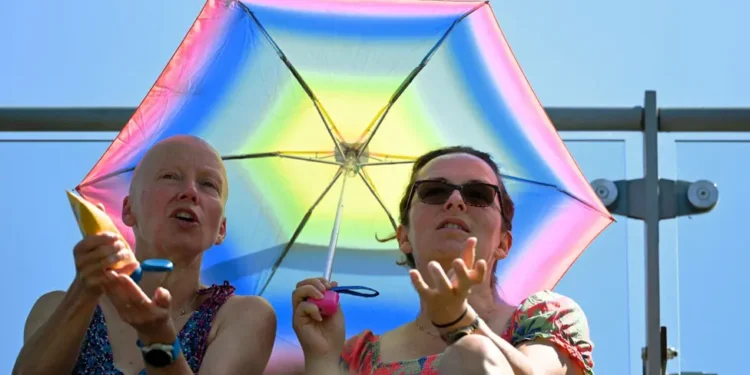 UK heatwave amber heat health alerts