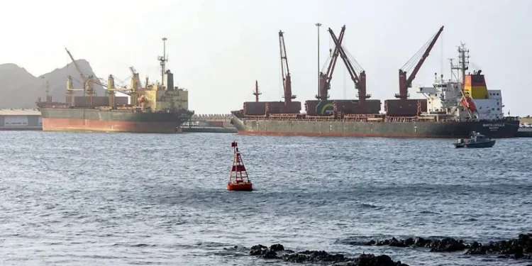 US Iran strikes pause talks