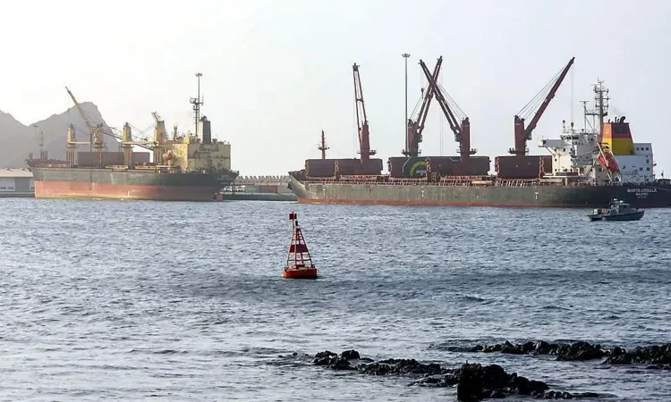 US Iran strikes pause talks