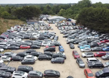 unauthorised airport car park stop notice