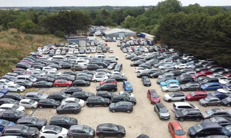 unauthorised airport car park stop notice