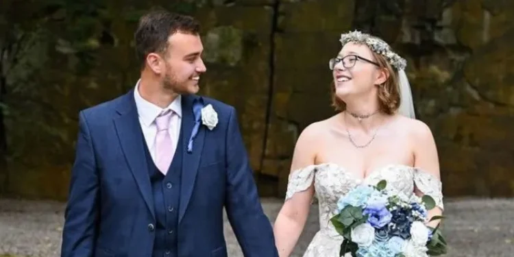 how much should you gift at a wedding