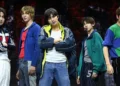 K-pop concert etiquette phone use