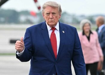 Trump dismisses concerns over 250-day carrier deployment