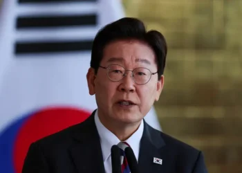 Seoul proposes historic peace talks to replace Korean War armistice