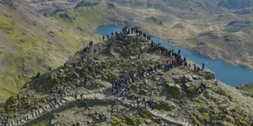 Yr Wyddfa queue dispute