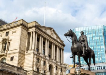 UK Productivity Improves as Bank Weighs Interest Rates