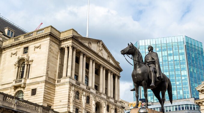 UK Productivity Improves as Bank Weighs Interest Rates