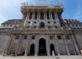 Bank Urged to Slow Bond Sales as UK Costs Rise