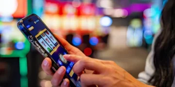 Lords Call for Tobacco-Style Gambling Ad Ban