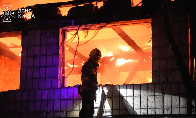 Russian strikes Kyiv railway workers