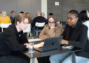 AI Reshapes Jobs for UK Graduates