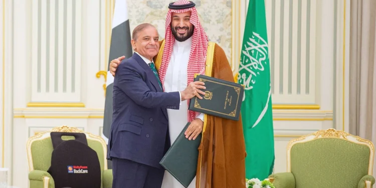 Saudi Pact Raises Risk of Pakistan Entering War