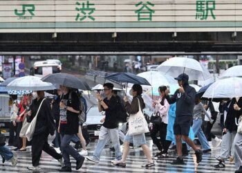 Japan Braces for Dujuan as Storm Threat Grows