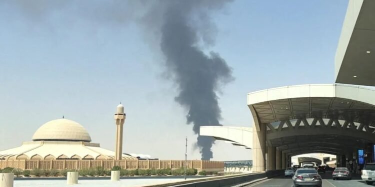 Saudi intercepts Houthi missiles as oil fears grow