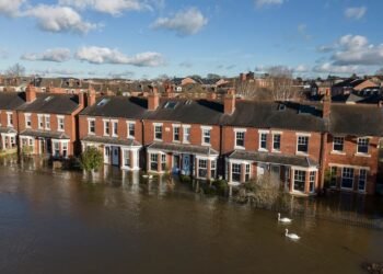 New UK Homes in Flood Zones Face Insurance Risk