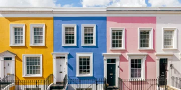 UK House Prices Fall as Mortgage Rates Rise