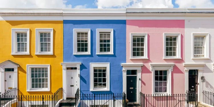 UK House Prices Fall as Mortgage Rates Rise