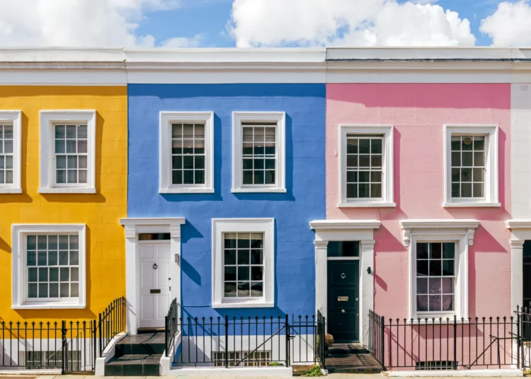 UK House Prices Fall as Mortgage Rates Rise