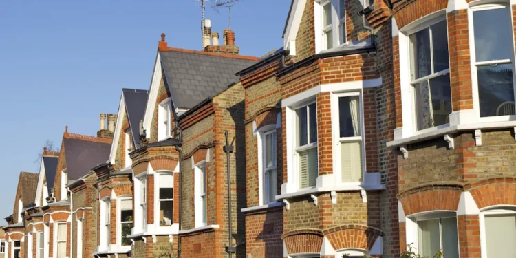 UK Rent Gap Puts Low-Income Families Under Pressure