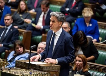 Miliband Rejects Chief Rabbi’s West Bank Warning