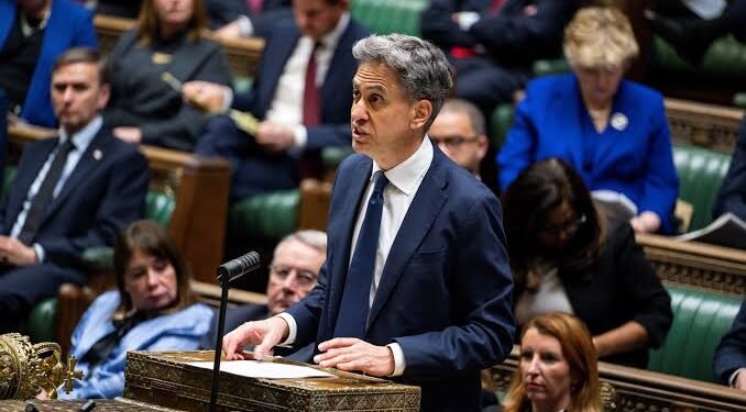 Miliband Rejects Chief Rabbi’s West Bank Warning