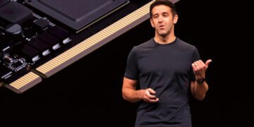 Apple Folding iPhone Set for Major CEO Test