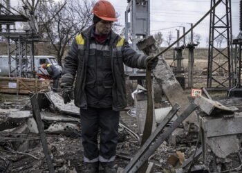 Russia Escalates Ukraine Energy Attacks as Winter Nears