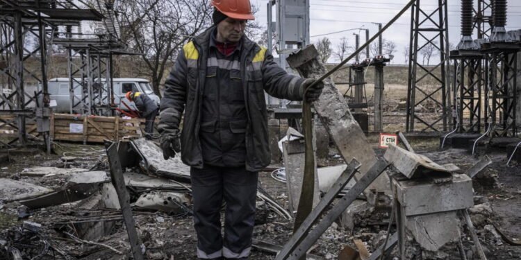 Russia Escalates Ukraine Energy Attacks as Winter Nears