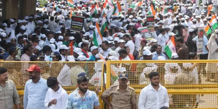 Delhi Detains Protest Leaders as Youth Rally Escalates