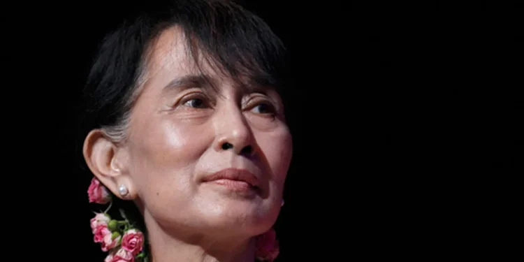 Suu Kyi Appears in Rare Photos After Royal Gift