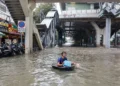 Bangkok Floods Push City to Breaking Point