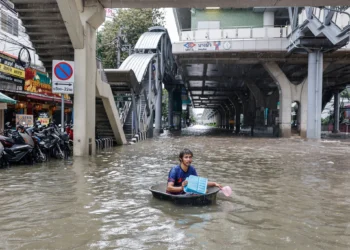 Bangkok Floods Push City to Breaking Point