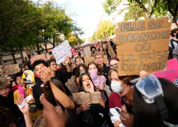 French Student Protests Grow Despite Government Pledge