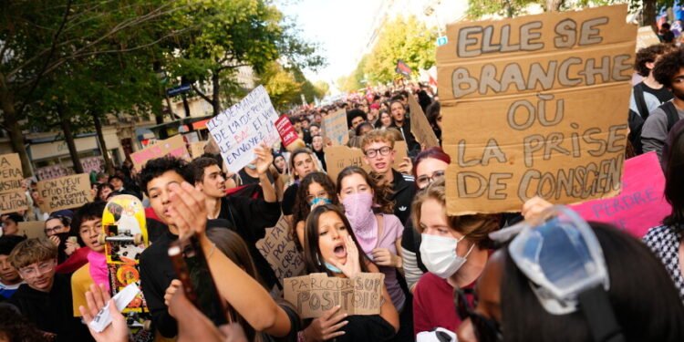 French Student Protests Grow Despite Government Pledge
